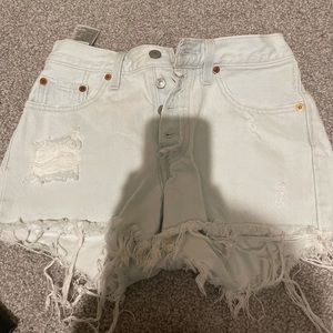 Light wash Levi’s 501 shorts